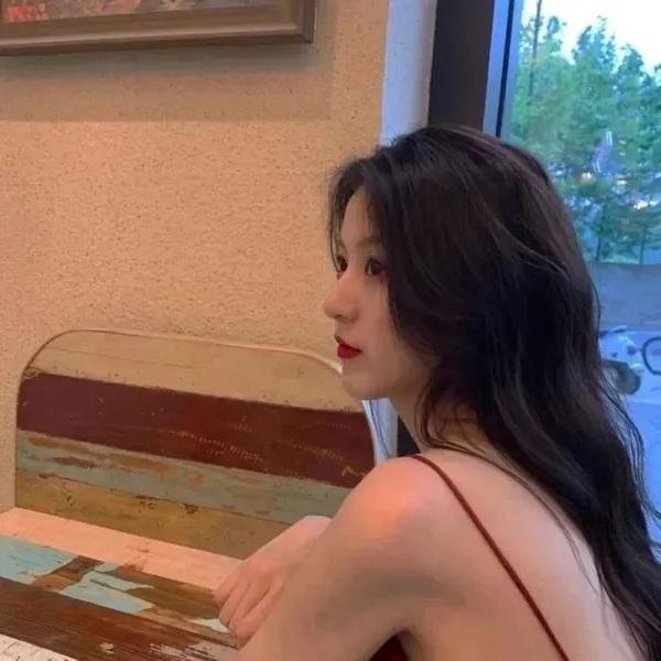黄大妮 海报